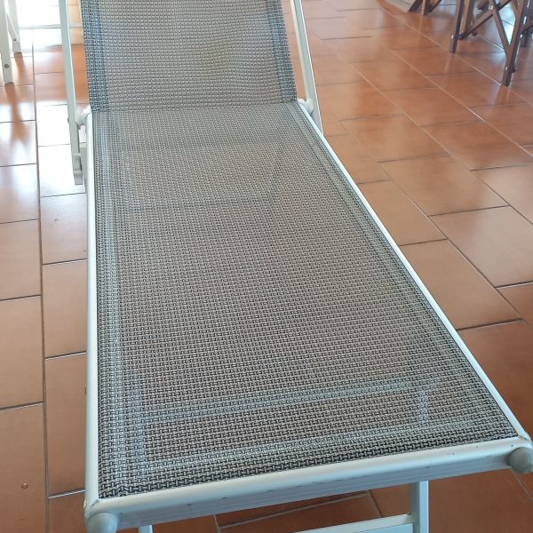 Lettino alluminio con tetto telo traforato