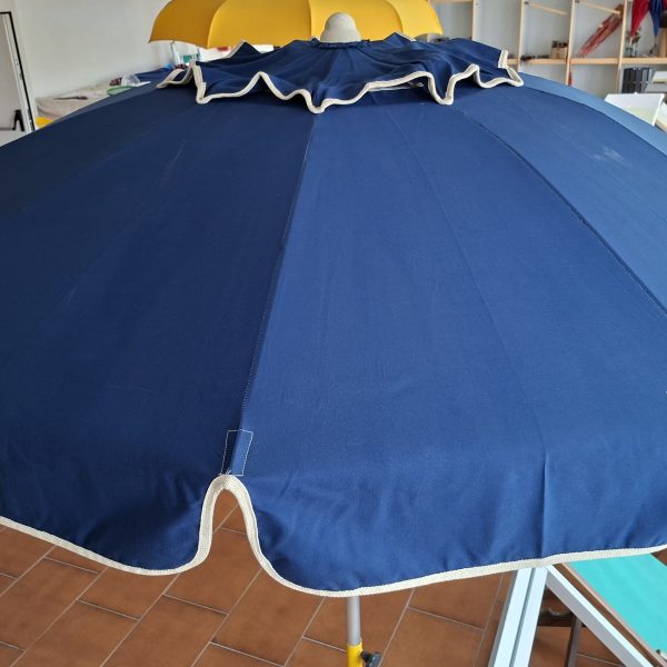 Ombrellone alluminio telo blu con soffietto - bordo chiaro