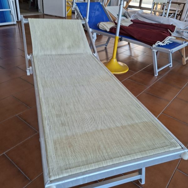 Lettino alluminio con tetto telo melange avorio chiuso con compassi