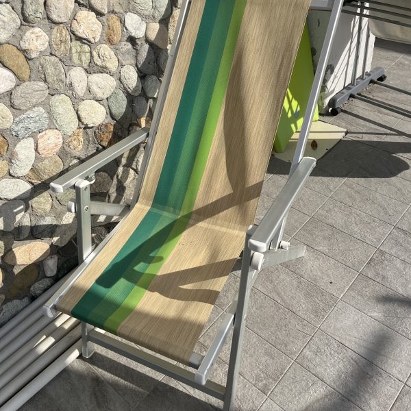 Sedia Marinella alluminio con telo ecrù con righe verdi